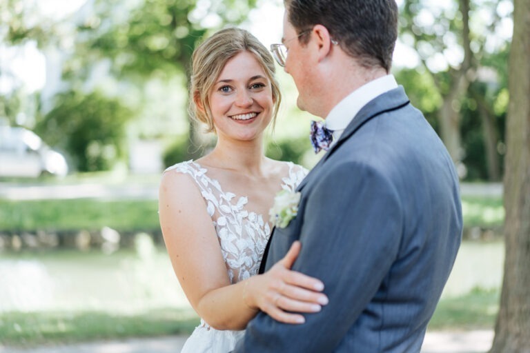 Hochzeitsreportage in Köln: Eva und Björns ausgelassene Hochzeit mit Party im Kölner Speisesalon